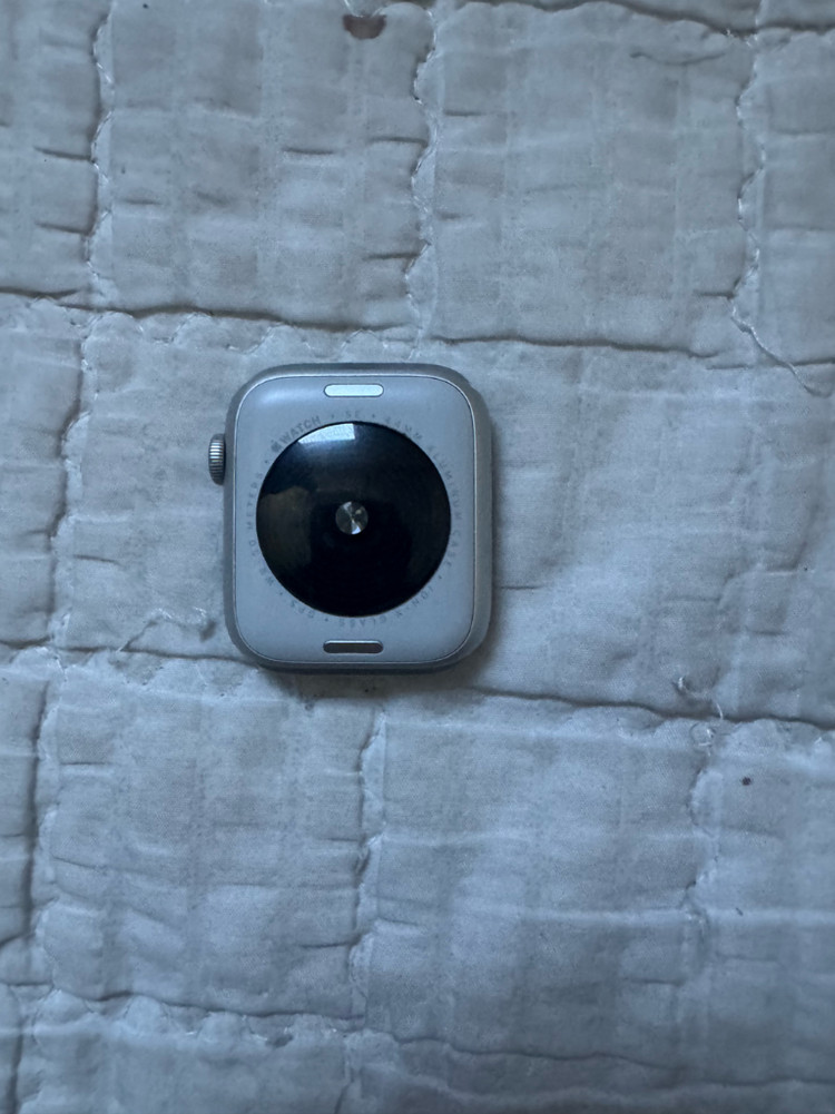 애플워치 se2실버 + 충전기 + 스트랩 3개 이미지