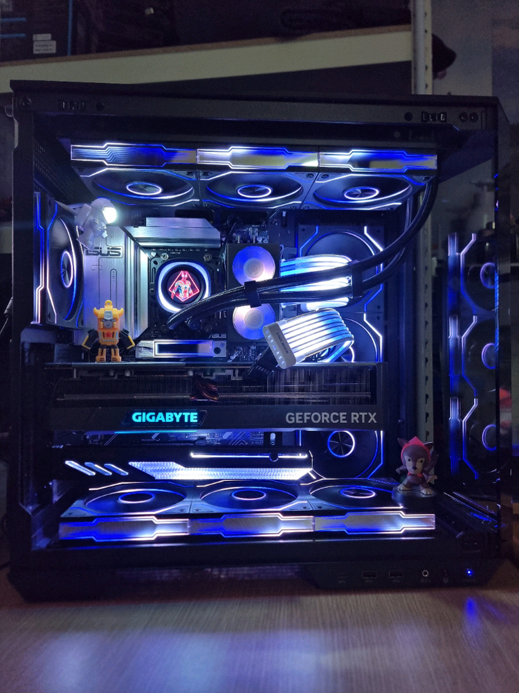 초고사양 게이밍 컴퓨터 라이젠 9800X3D RTX 4080 팝니다. 이미지