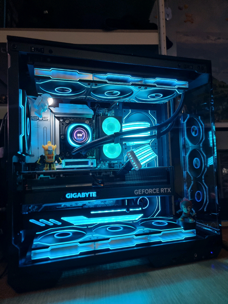 초고사양 게이밍 컴퓨터 라이젠 9800X3D RTX 4080 팝니다. 이미지