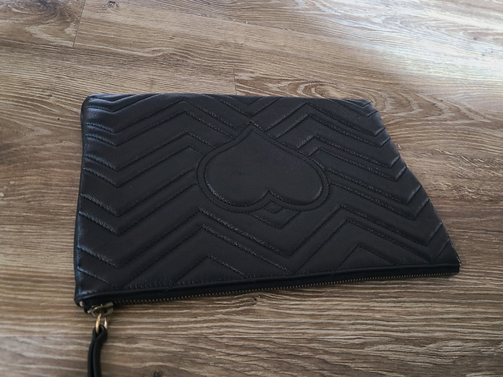 구찌 마몬트 마틀라쎄 클러치크로스백프라다루이비통디올셀린느생로랑샤넬버버리에르메스테수토호보백팩명품가방백팩마틀라세생로랑 이미지