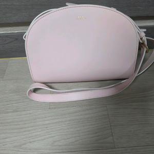 정품 A.P.C. 아페쎄 하프문 크로스백 핑크 이미지