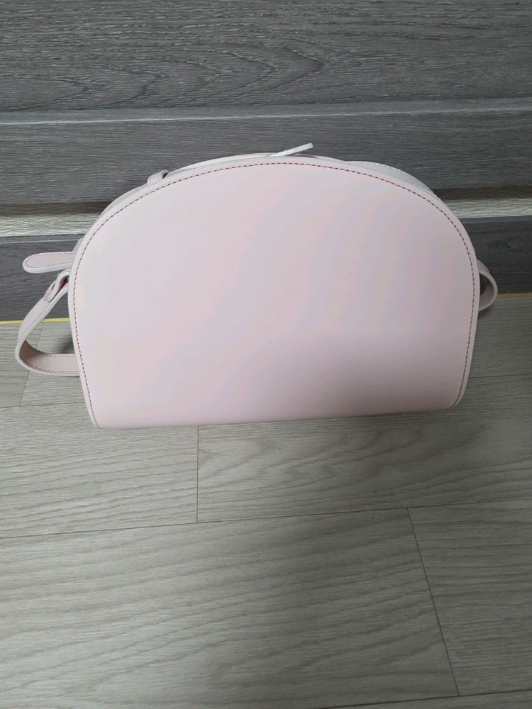 정품 A.P.C. 아페쎄 하프문 크로스백 핑크 이미지