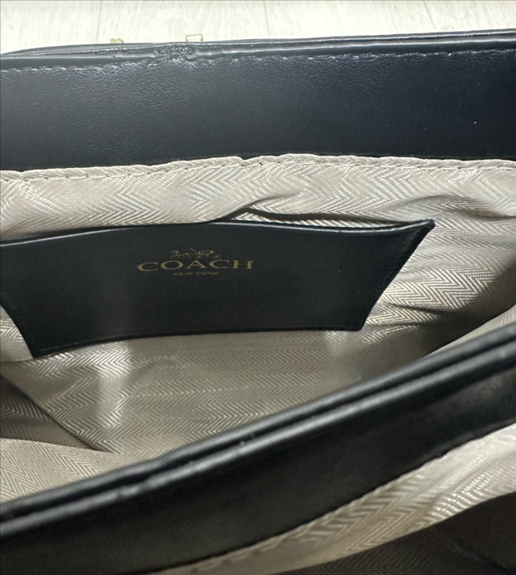 코치 레더 토트백 이미지