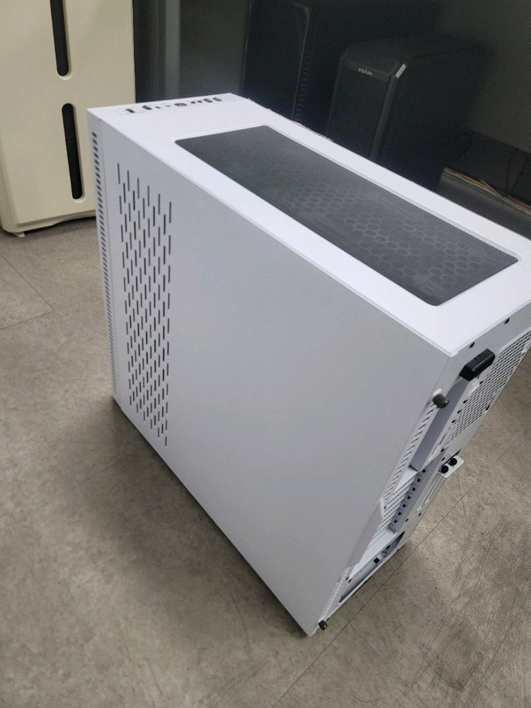 3rsys T1000 pc케이스 이미지