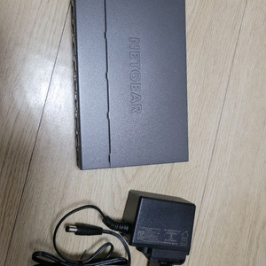 넷기어 GS108E V4 공유기. 기가 스위칭허브 이미지