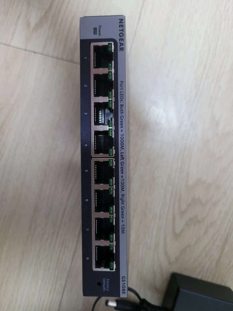 넷기어 GS108E V4 공유기. 기가 스위칭허브 이미지