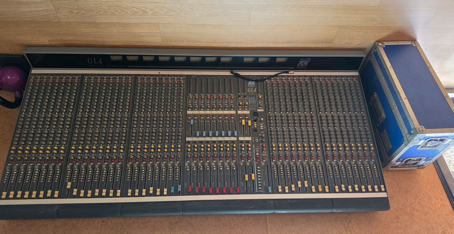 40채널 오디오 믹서 이미지