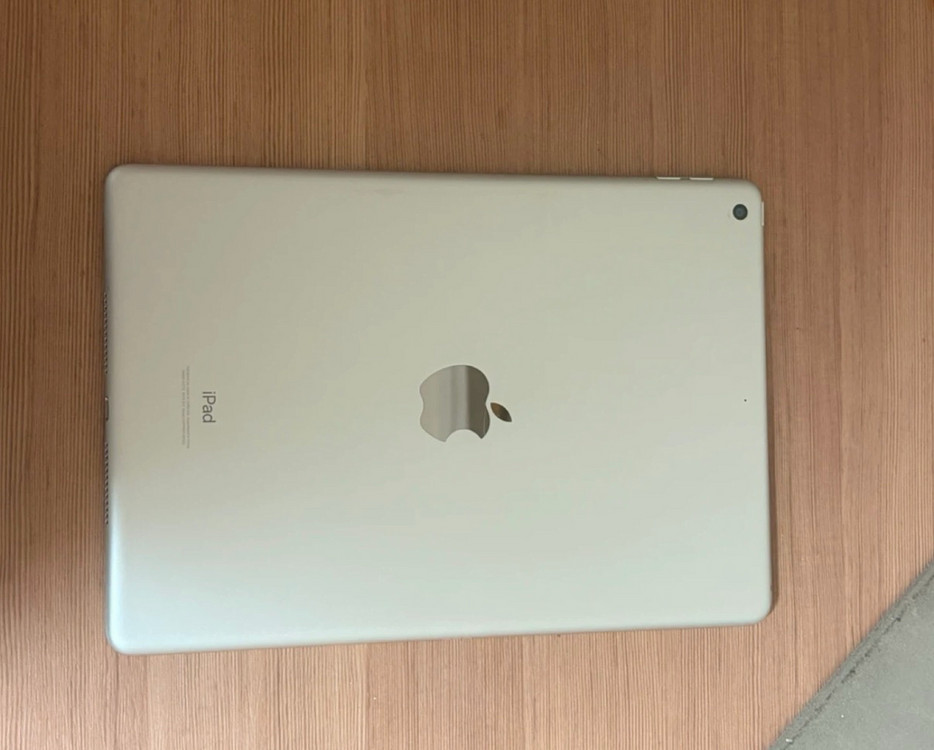 아이패드 8세대 32GB 실버 + 애플펜슬 1세대 판매 이미지