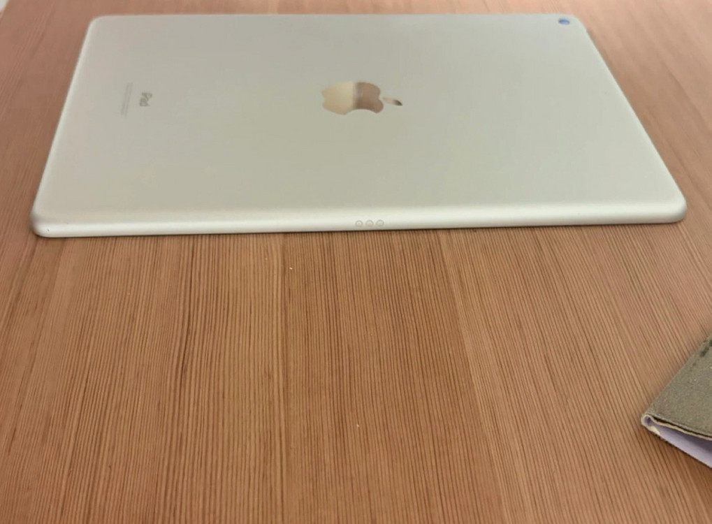 아이패드 8세대 32GB 실버 + 애플펜슬 1세대 판매 이미지