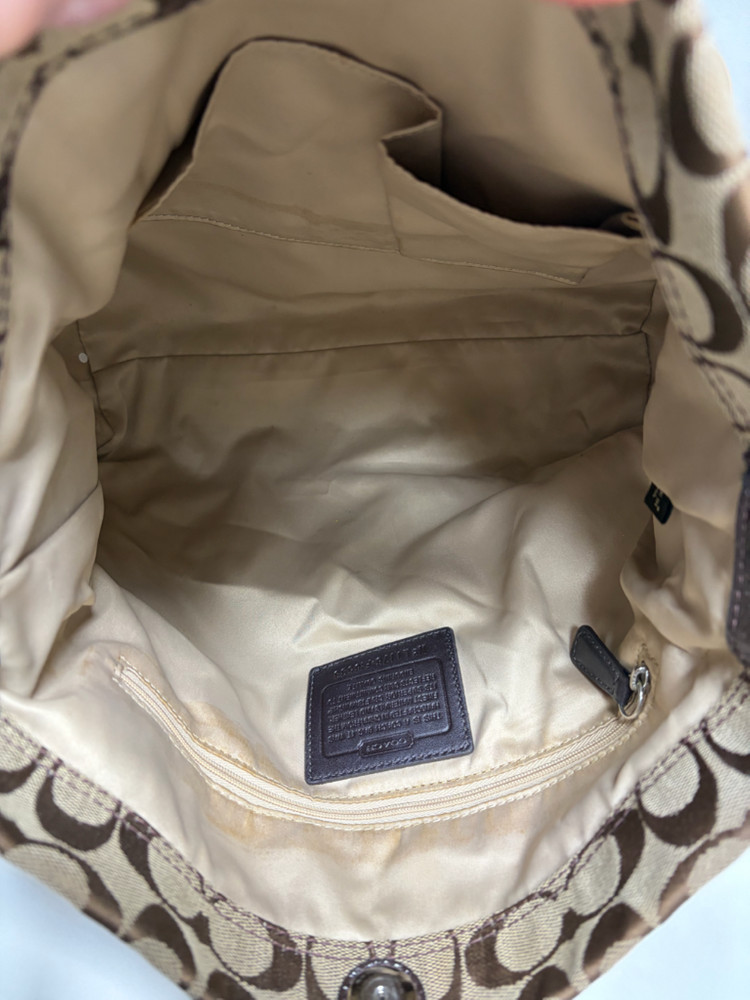 코치 시그니처 숄더백 브라운 이미지