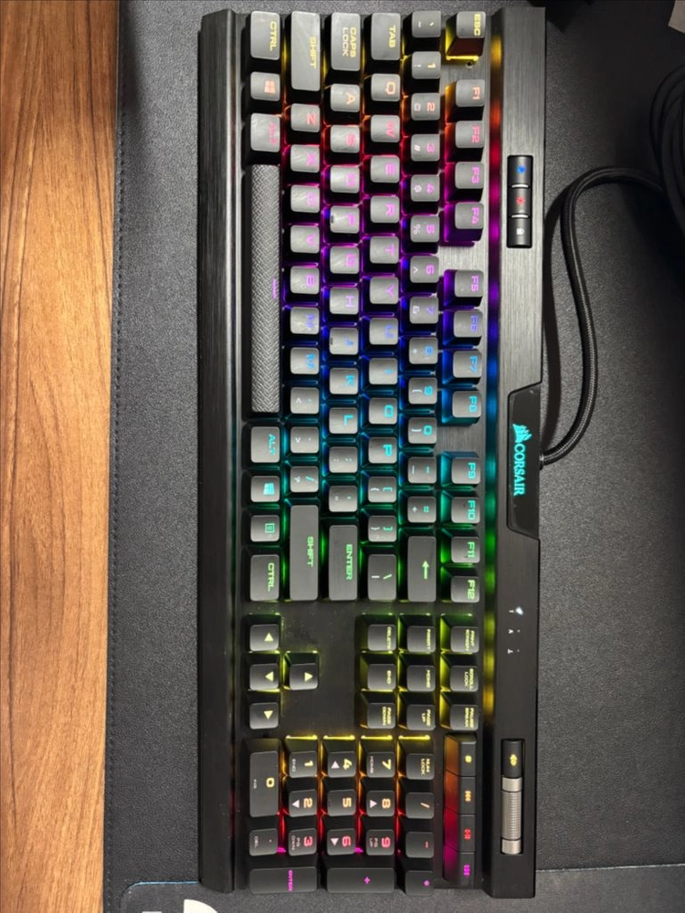 커세어 K70 MK.2 RGB 적축 키보드 이미지
