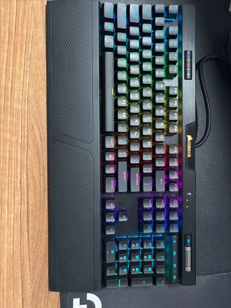 커세어 K70 MK.2 RGB 적축 키보드 이미지
