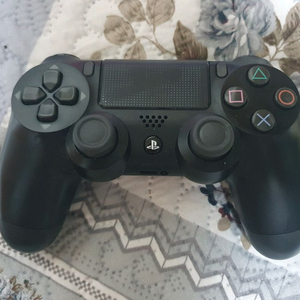 ps4 정품 패드와 소프트들 판매합니다. 이미지