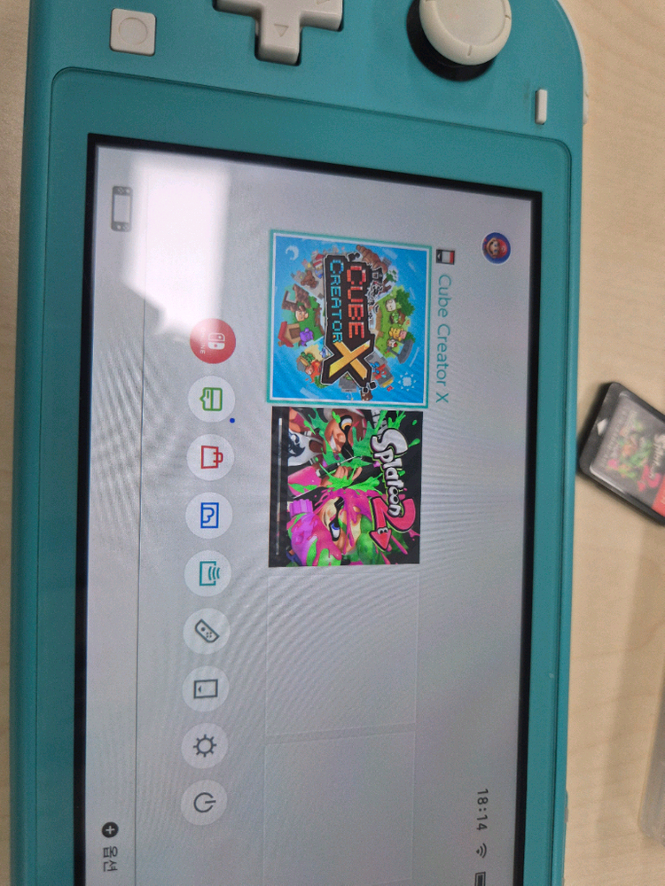 닌텐도 스위치 라이트 본체 + 큐브 크리에이터 X + 스플래튠2 게임칩 2개 이미지