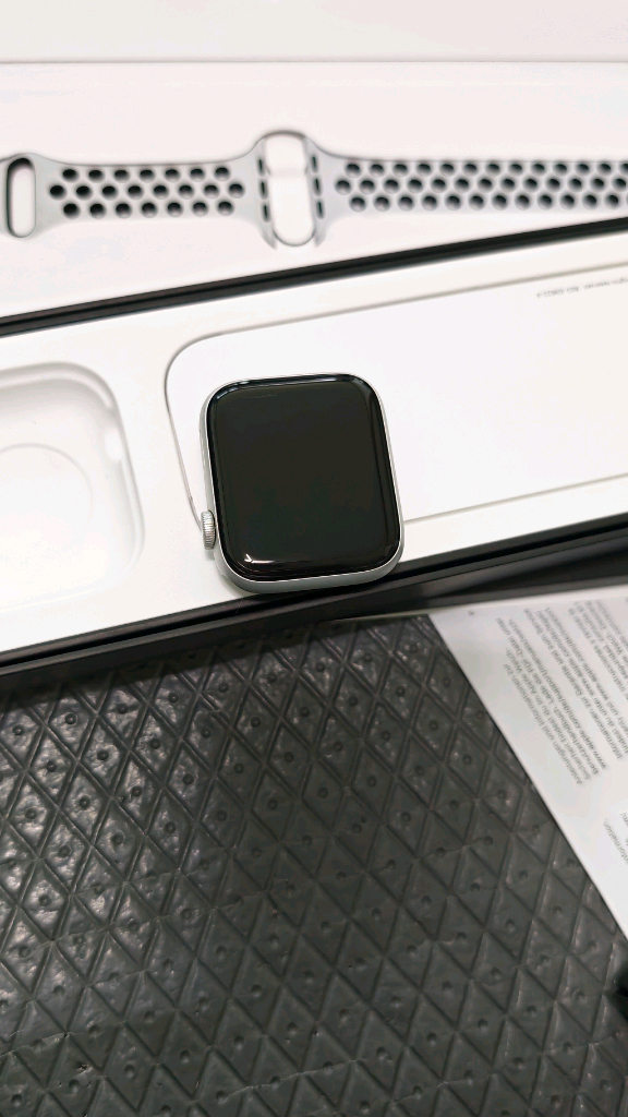 애플워치6 나이키 에디션 44mm 실버 풀박 이미지