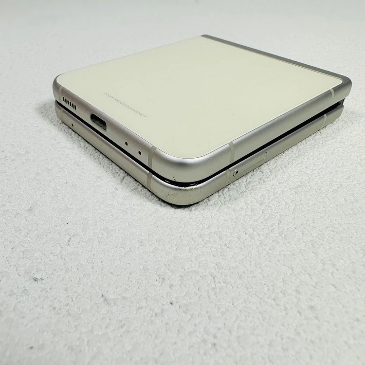 갤럭시Z플립3 크림색상 무잔상 256G 판매합니다 이미지