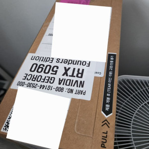 RTX 5090 파운더스에디션 미개봉 새제품 이미지