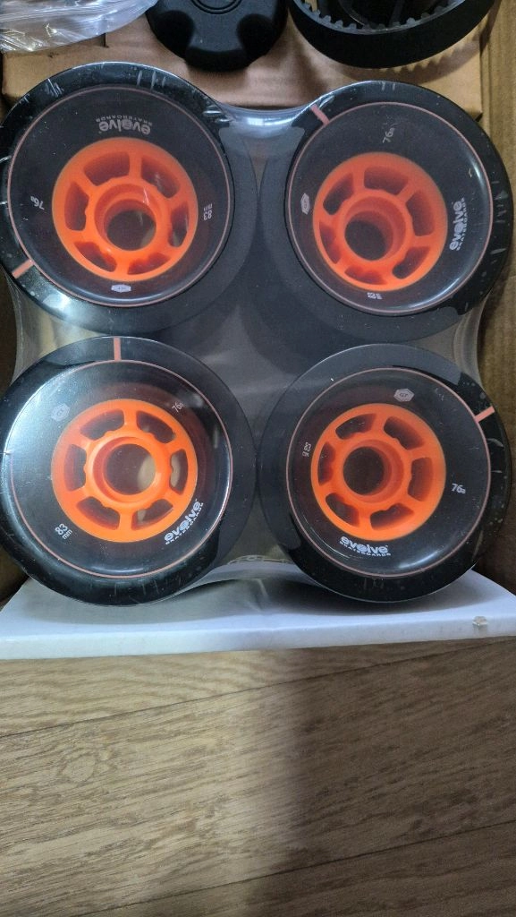 이볼브 전동 스케이트 보드 전동보드 83mm 새 바퀴 이미지