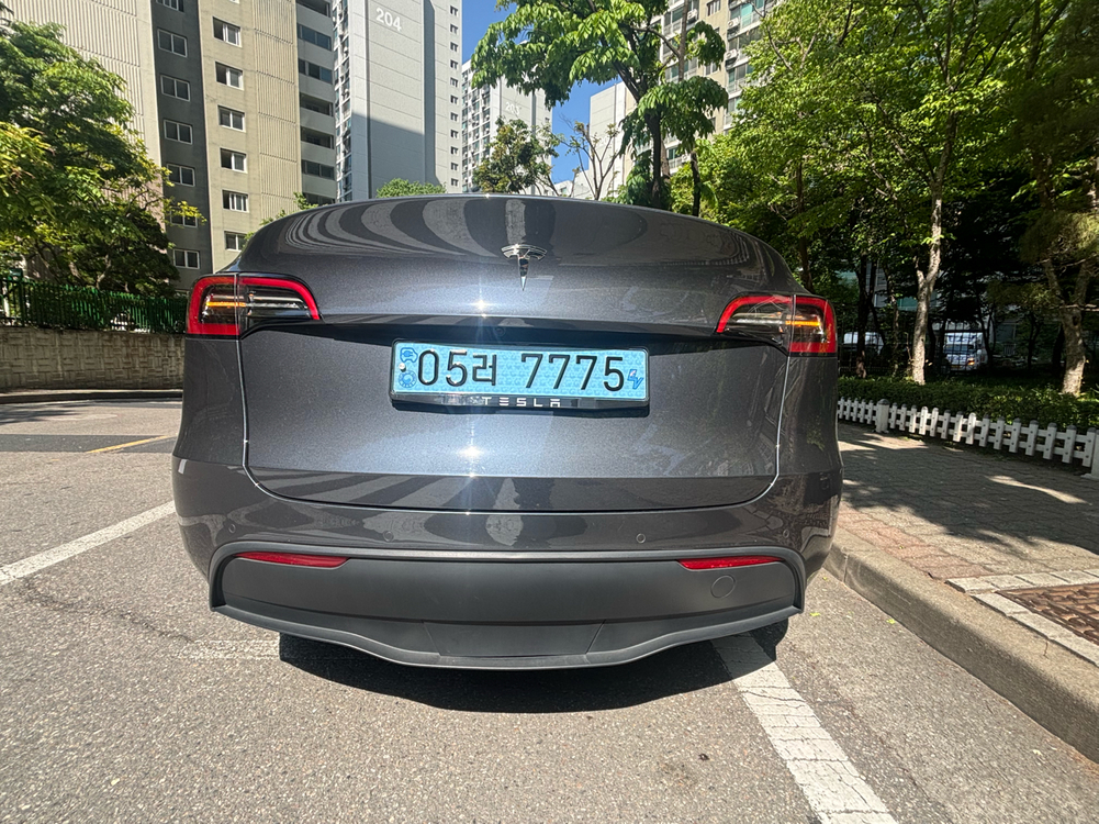 2021년 테슬라 모델Y 스탠다드 20인치 55,000km 팝니다.(서울) 이미지