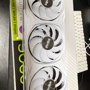 이엠텍 지포스 RTX 5060 Ti 화이트 이미지