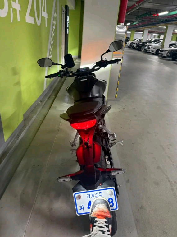 혼다 CB125R 22년식 짧은키로수 판매합니다 이미지