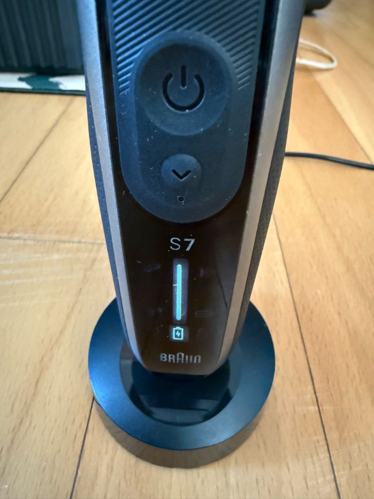 브라운 BRAUN S7 면도기 최상 전기면도 면도 쉐이빙사진구성사용감 거의 없음상태최상메이드인저머니 독일개인입니다가 이미지