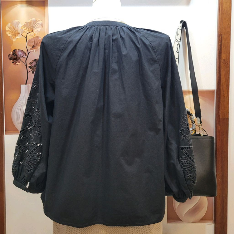 클럽모나코 아일렛레이스 볼륨소매 블라우스 이미지