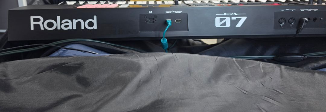 롤랜드 신디사이저 FA07 이미지