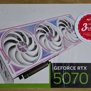 COLORFUL iGame 지포스 RTX 5070 ULTRA OC White D7 12GB 이미지