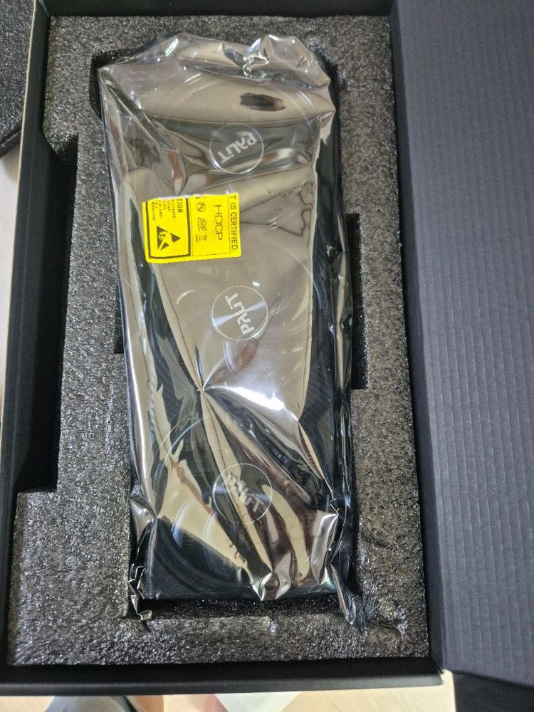 RTX 5060 Ti 그래픽카드 이미지