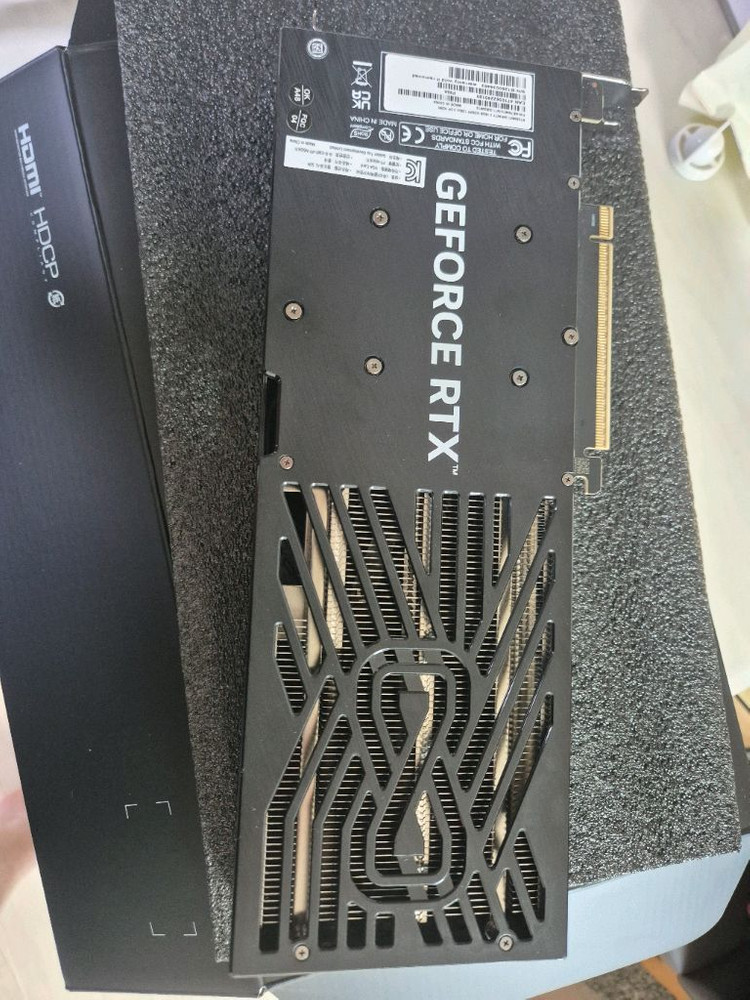 RTX 5060 Ti 그래픽카드 이미지