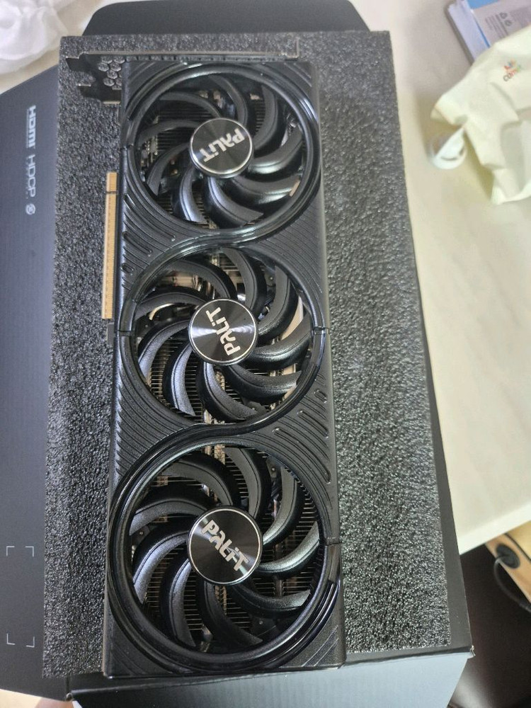 RTX 5060 Ti 그래픽카드 이미지
