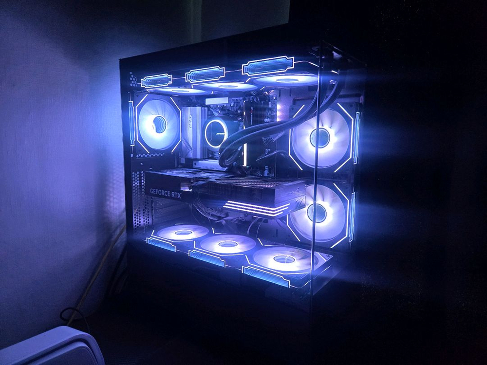 라이젠 7 7800X3D RTX 5070 32G 1TB 게이밍 컴퓨터 본체 이미지
