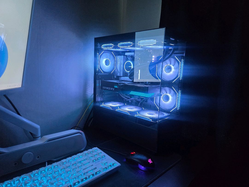 라이젠 7 7800X3D RTX 5070 32G 1TB 게이밍 컴퓨터 본체 이미지