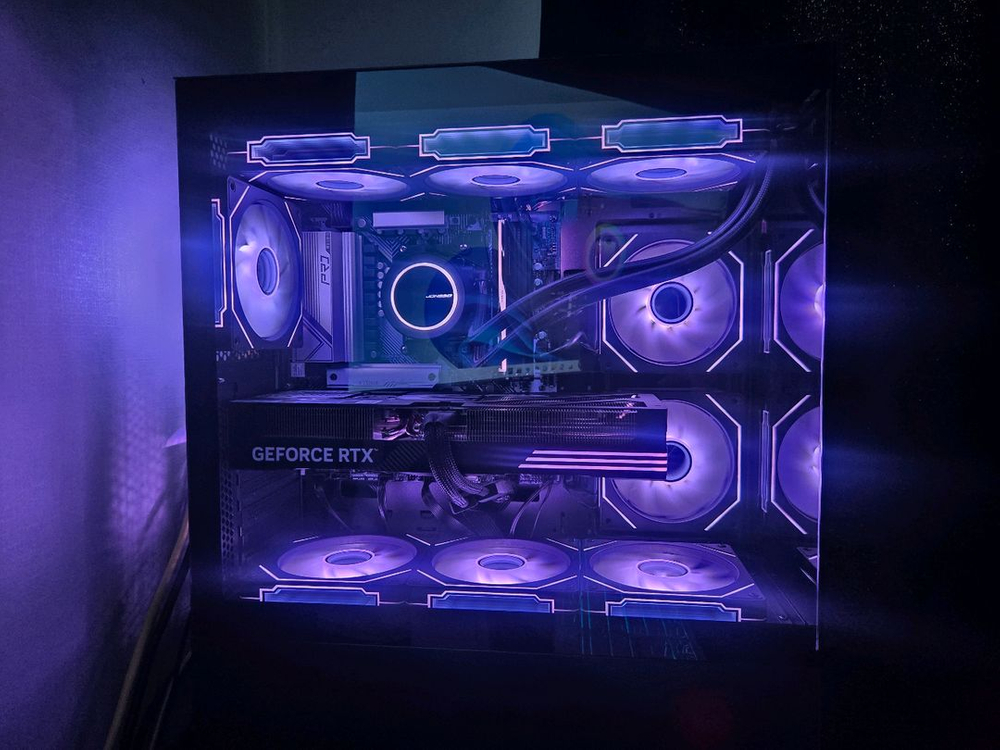 라이젠 7 7800X3D RTX 5070 32G 1TB 게이밍 컴퓨터 본체 이미지