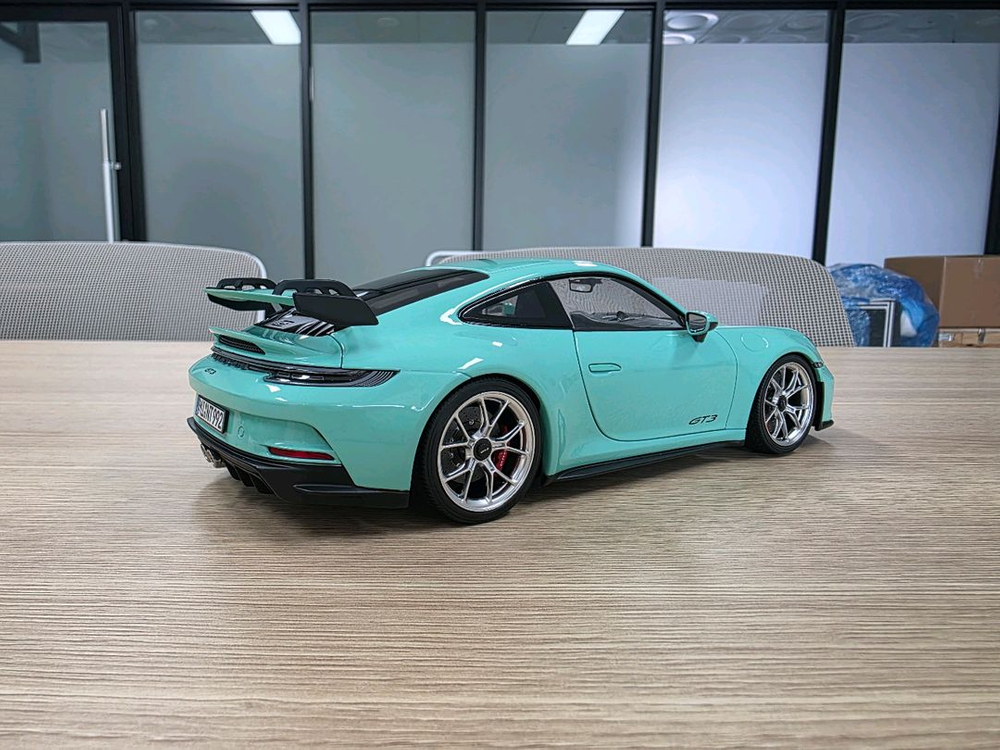 1:18 스케일 노레브 포르쉐 992 911 GT3 다이캐스트 모형자동차 이미지