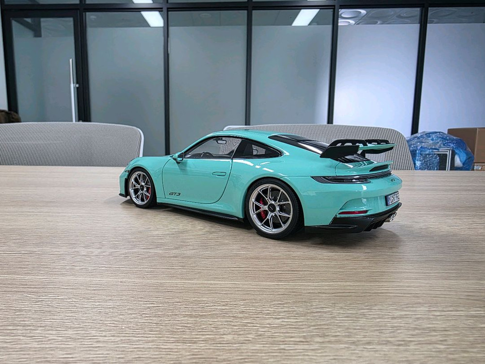 1:18 스케일 노레브 포르쉐 992 911 GT3 다이캐스트 모형자동차 이미지