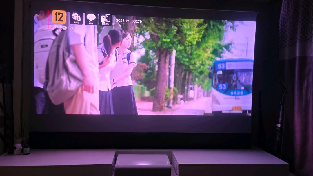 프리미어9 비비드롤러블전자동스크린 리바트전용장 이미지