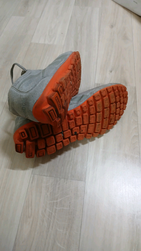 남성신발 리복 운동화 이미지