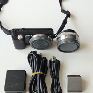 소니 NEX-5 미러리스 카메라 + 16mm 렌즈 세트 판매합니다