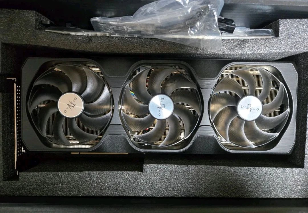 이엠텍 RTX 4080 SUPER MIRACLE BLACK 디아블로4 에디션 그래픽 카드 팝니다 이미지