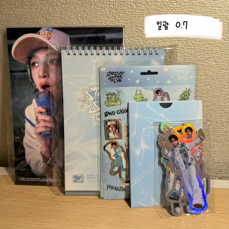스트레이키즈 시즌그리팅 20252423 앨범 포스터 이미지