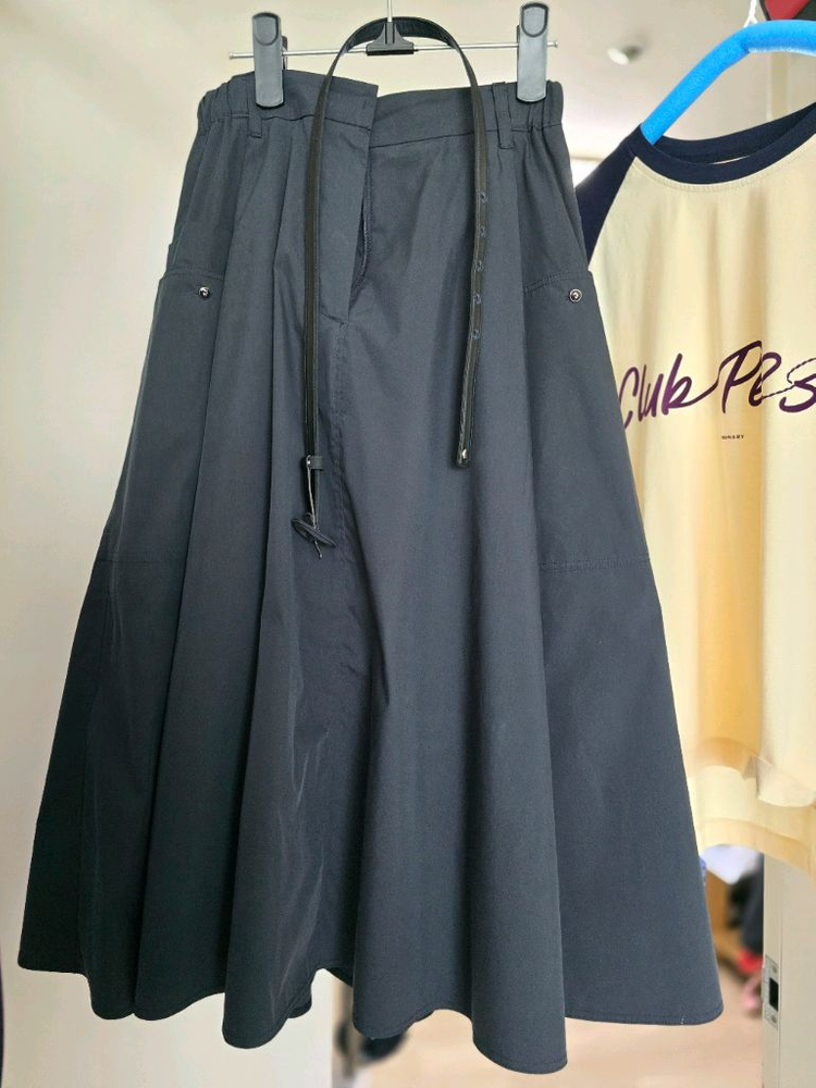 sjsj벨티드 핀턱 백 밴딩 플레어 스커트 이미지