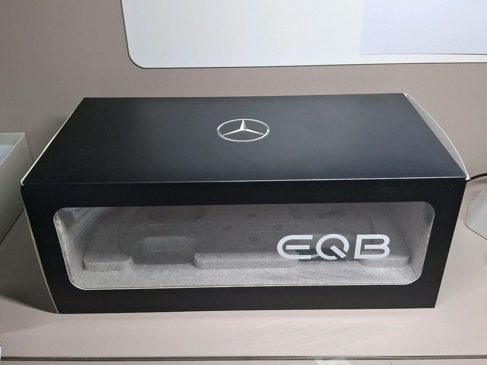 1:18 NZG 벤츠 EQB AMGLINE 남색 다이캐스트 이미지