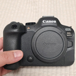 캐논 R6M2 + RF24-105 f4 L IS USM kit 카메라 이미지