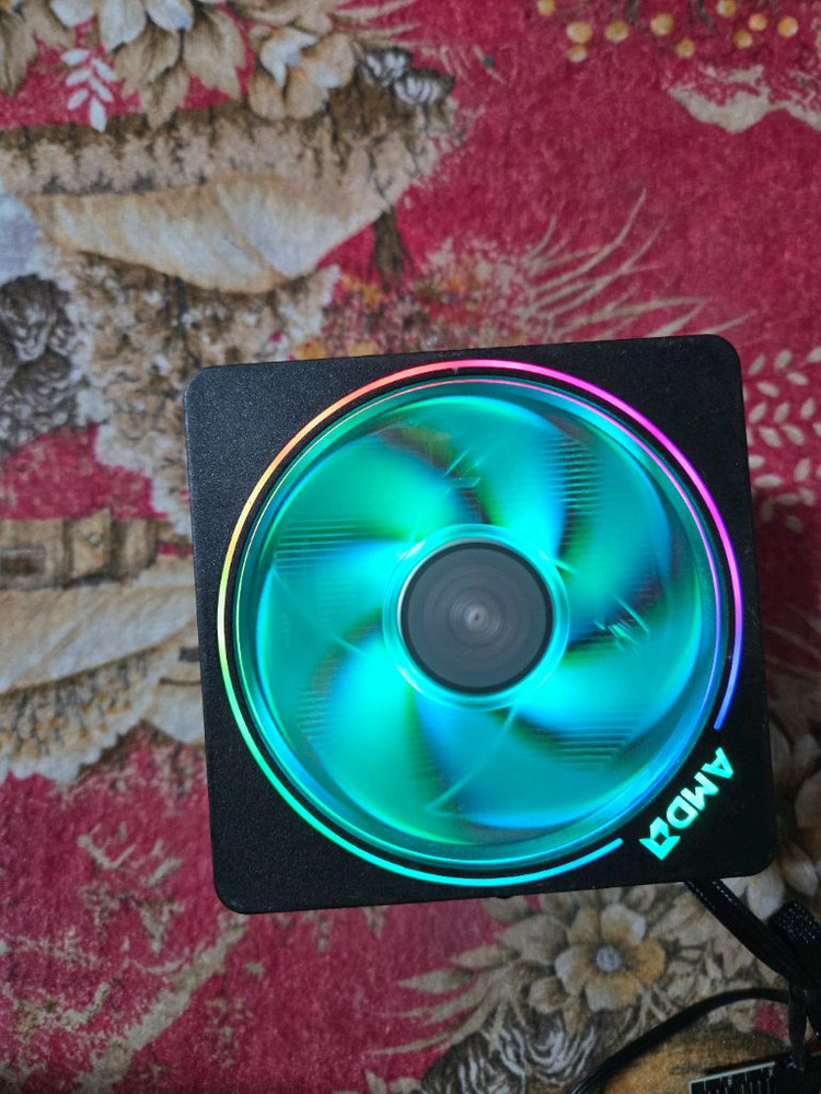 AMD Wraith Prism 프리즘 CPU 쿨러 이미지