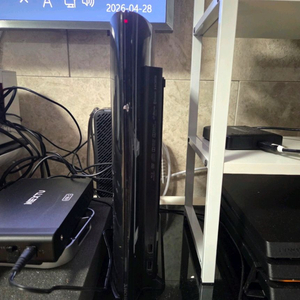 PS3 본체 + 2TB 외장하드 + 패드 2개 이미지