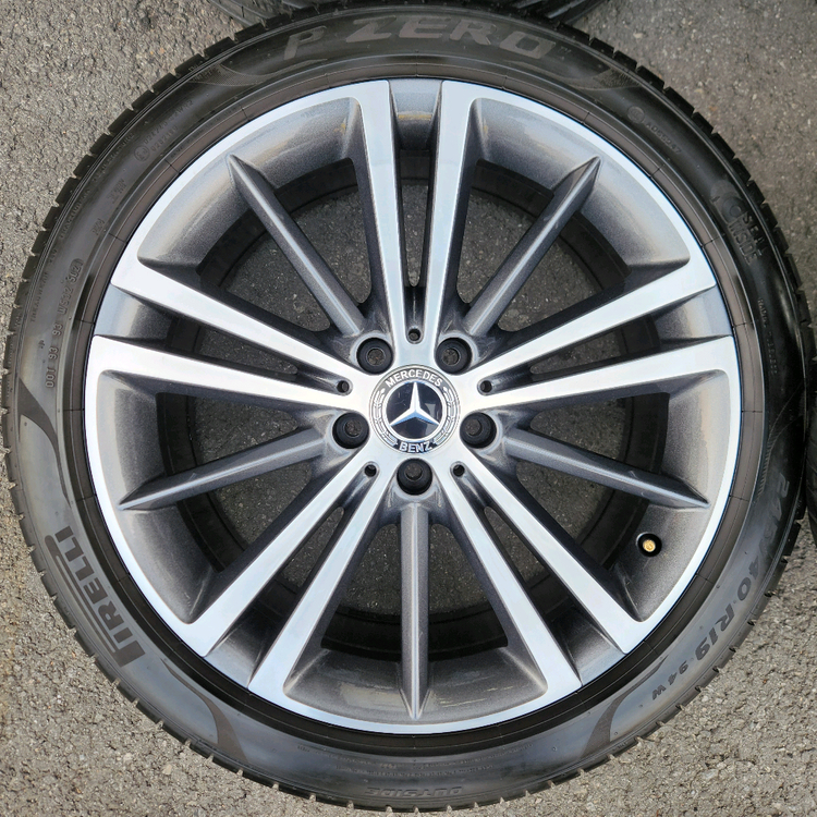 벤츠 W257 CLS 400D 19인치 정품 휠 타이어 세트 판매합니다. 이미지