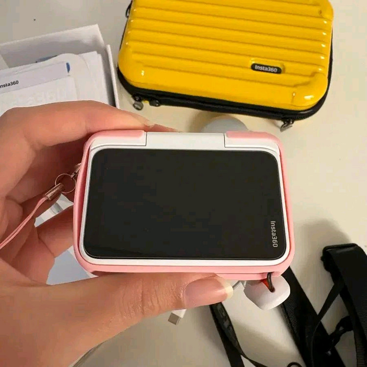 인스타360 GO Ultra 화이트 이미지