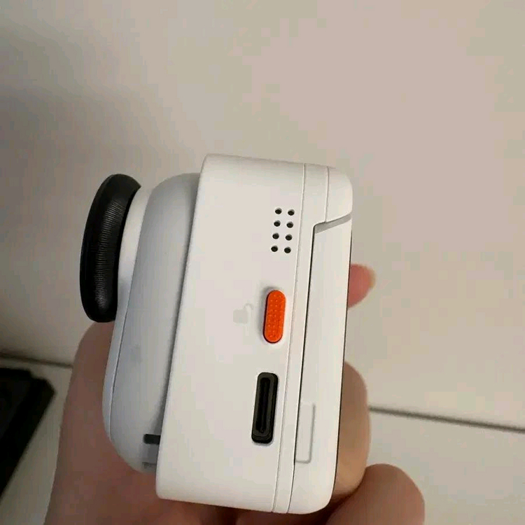 인스타360 GO Ultra 화이트 이미지